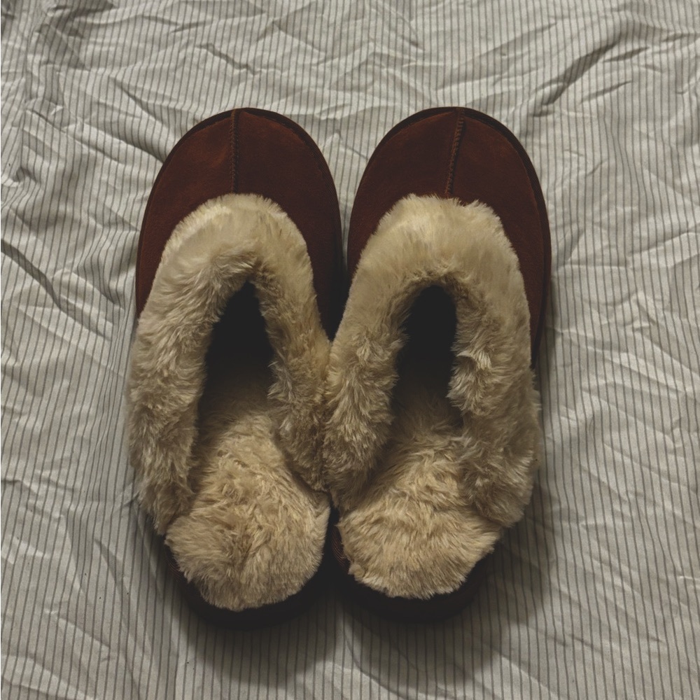 Cozy Brown Slippers with Faux Fur Lining
